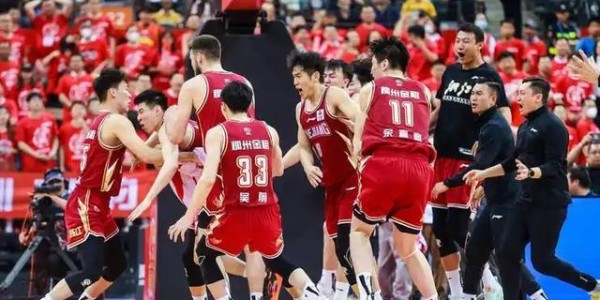 kaiyun-CBA一天罚21万！季后赛乱象频出，罚单敲醒了谁？