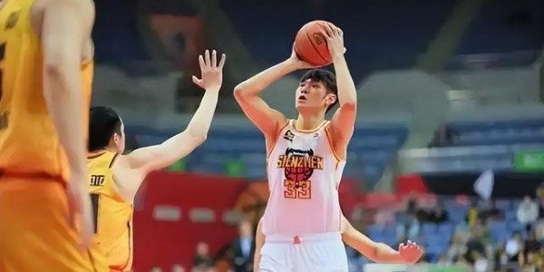 kaiyun-CBA一天罚21万！季后赛乱象频出，罚单敲醒了谁？